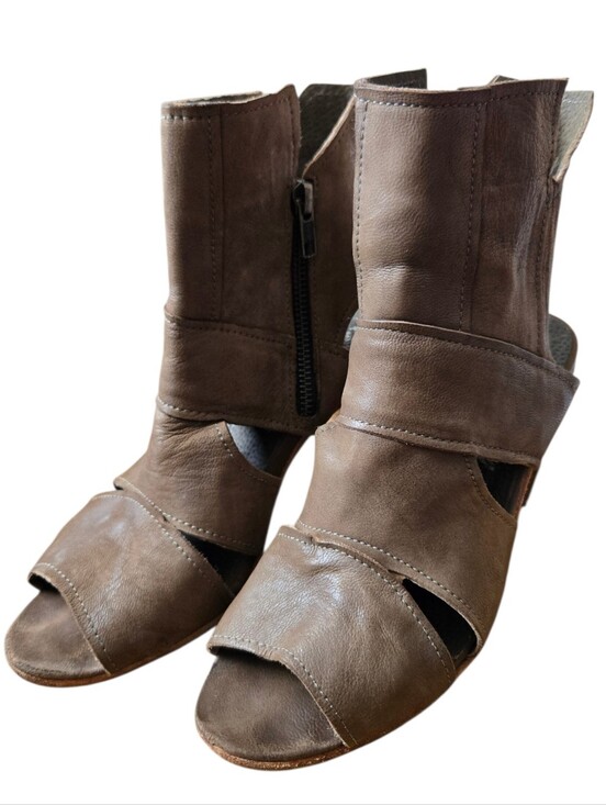 Free People Shoes - Free People Effie Leather Block Heel Sandals Size 39 (US 8.5–9)